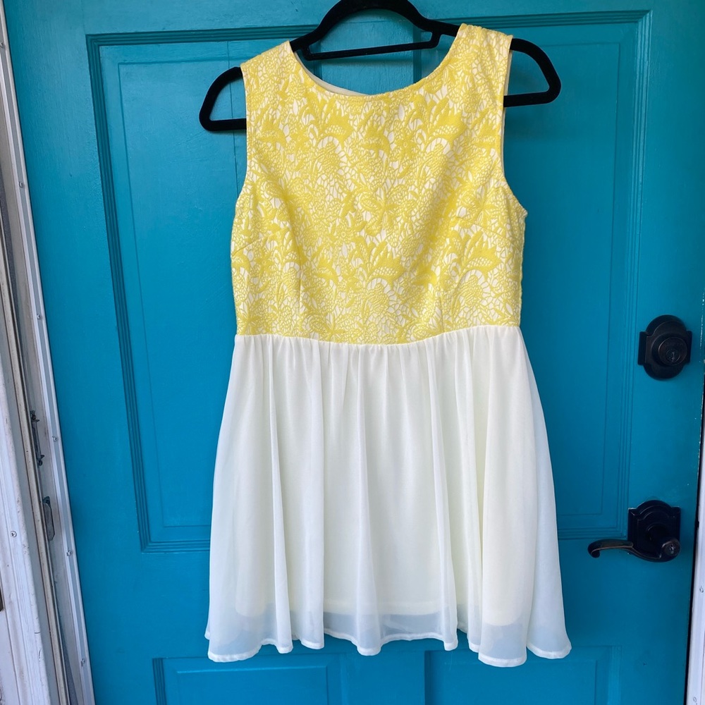 NWT Mini Dress w/Yellow lace bodice JR size M